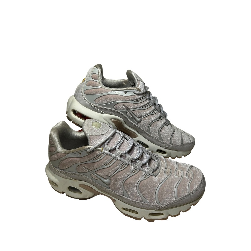 Nike Air Max Plus TN Particle Rose Vast Grey Velvet Sneakers Womens Shoes